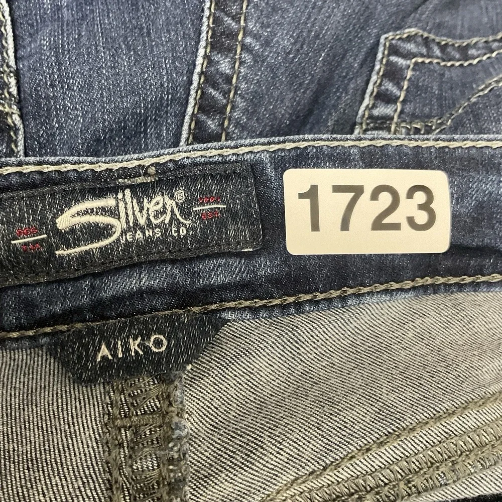 Silver Aiko‎ Mid Slim Boot  Jeans Womens Size 30 x31 Blue Excellent